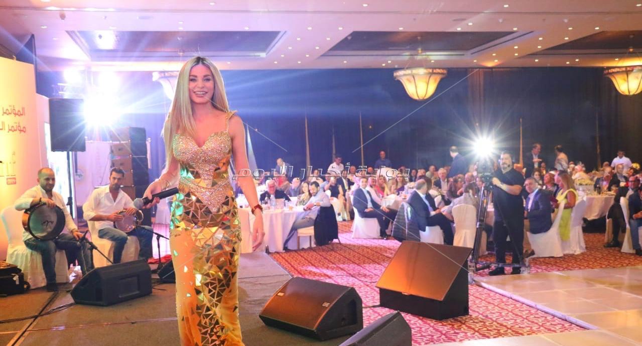 إطلالة جريئة لـ«دومينيك حوراني» في حفله الأردن