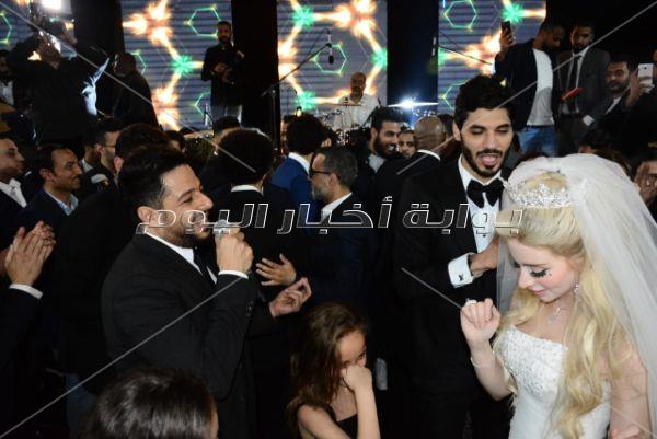 50 صورة من زفاف علي جبر.. وحماقي وجسار نجما الحفل