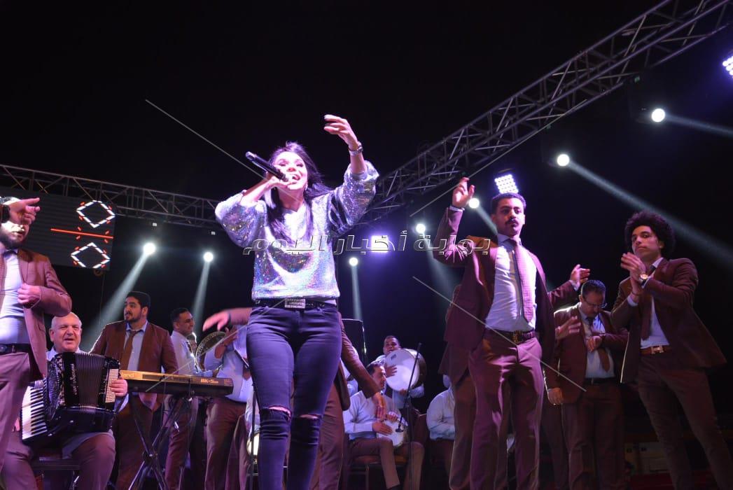 كاريكا وأمينة وسبايسي ميكس يشعلون «شم النسيم» بالقاهرة الجديدة 