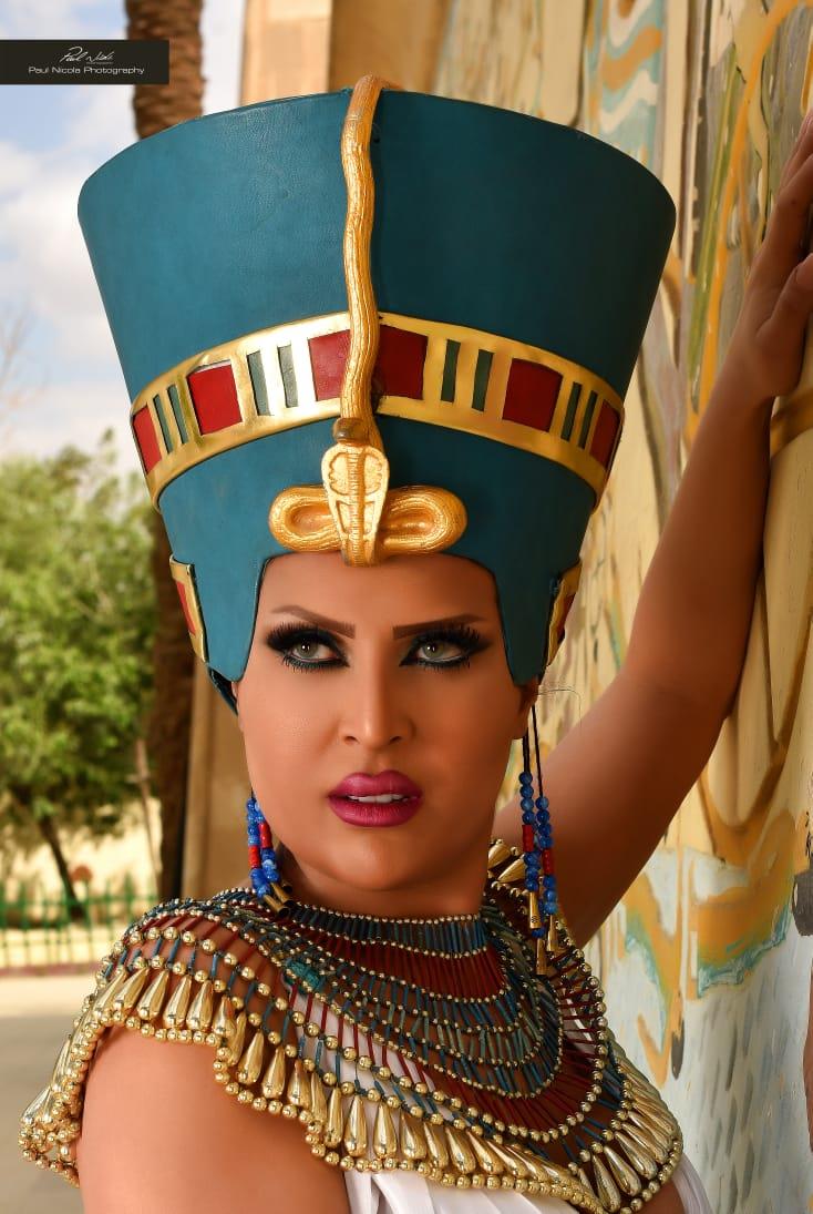ملكة جمال الأردن تتألق بزي فرعوني في أحدث جلسة تصوير