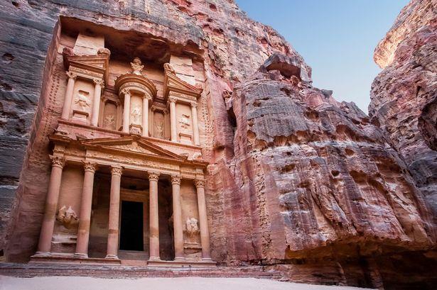 «الكرك» و «البحر الميت» أشياء لا تفوتك في الأردن السياحية