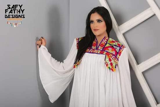 أزياء مزيج بين التطريز العربي وموتيفات عربية 