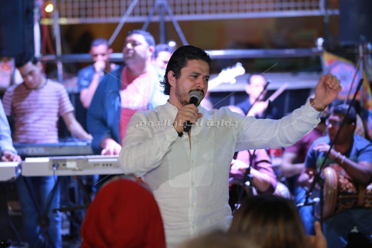 مصطفى حجاج يشغل أجواء «لوبساج»