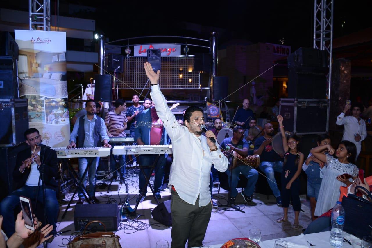 مصطفى حجاج يشغل أجواء «لوبساج»