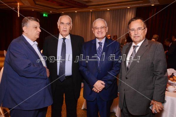 رئيس الوزراء وشخصيات عامة في إفطار منير فخري عبد النور