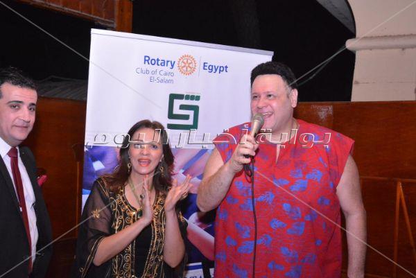 عمرو يسري ومونيا في حفل إفطار «روتاري» للفتيات اليتيمات
