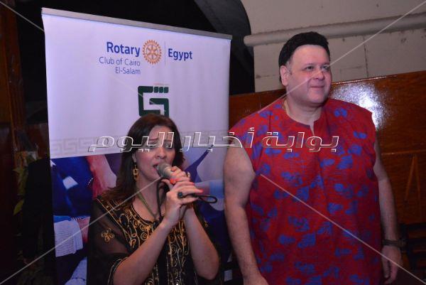 عمرو يسري ومونيا في حفل إفطار «روتاري» للفتيات اليتيمات