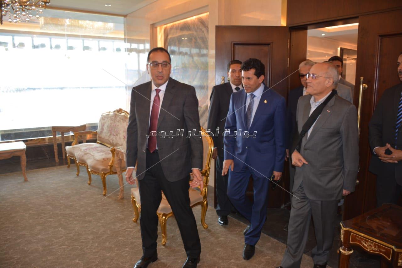 رئيس الوزراء يطمئن على تشطيبات تطوير إستاد القاهرة استعدادًا لأمم إفريقيا 2019