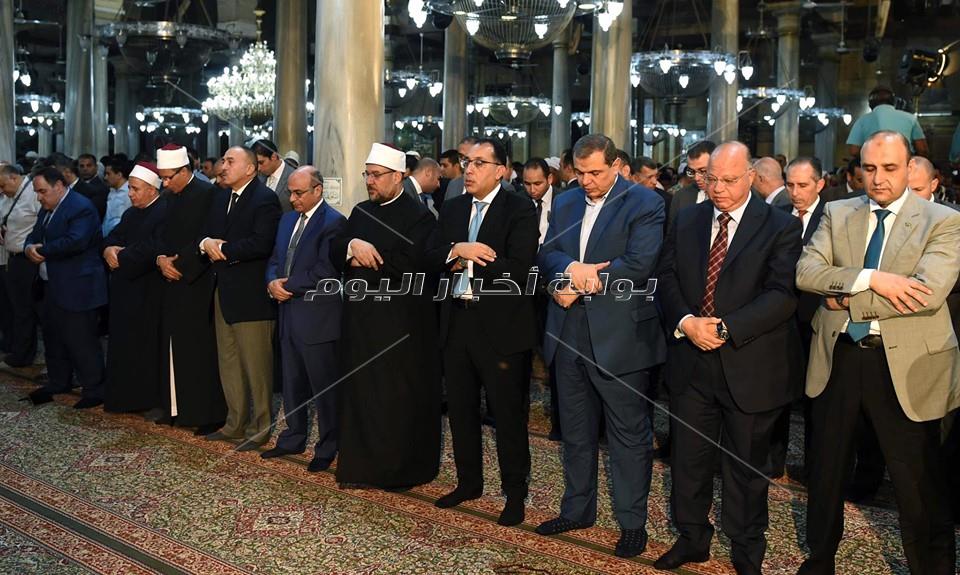 رئيس الوزراء يحضر صلاة الجمعة الأخيرة من رمضان بمسجد الحسين