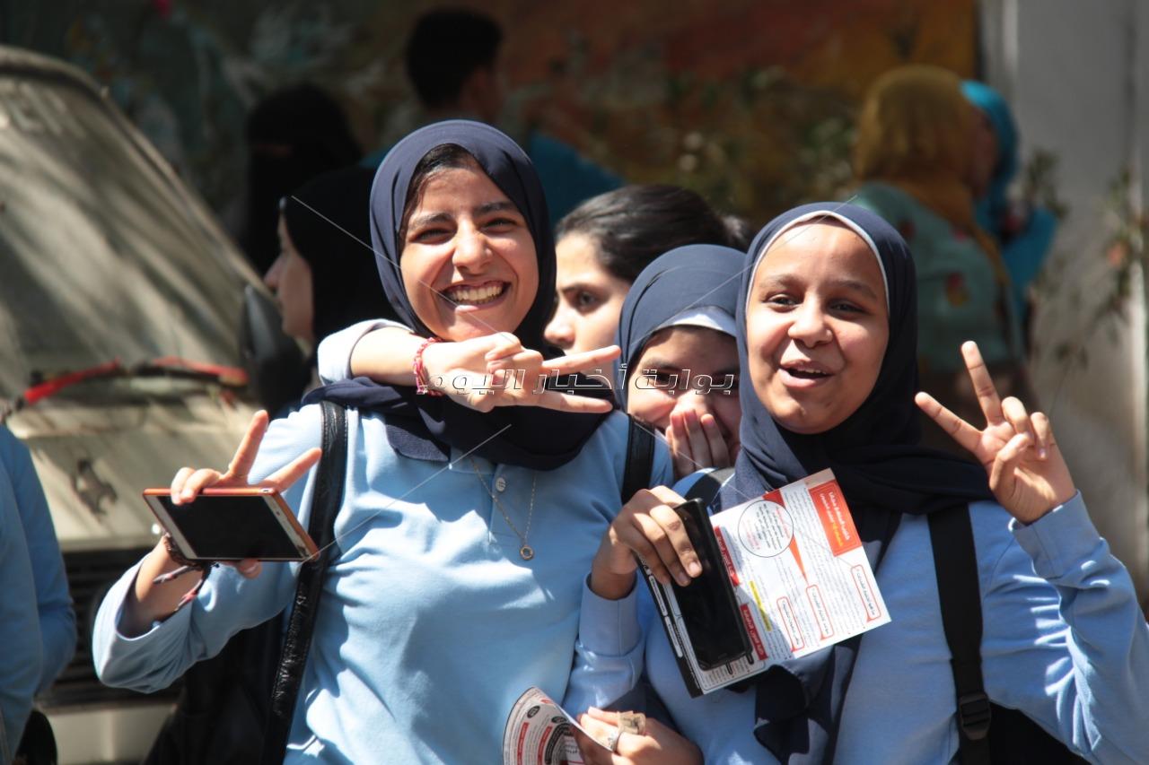  اللغة العربية ترسم الابتسامة على وجوه طلاب الثانوية العامة