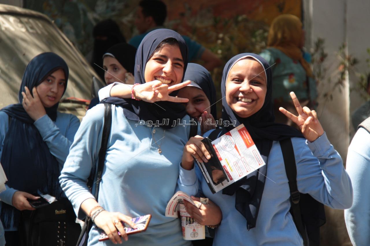  اللغة العربية ترسم الابتسامة على وجوه طلاب الثانوية العامة