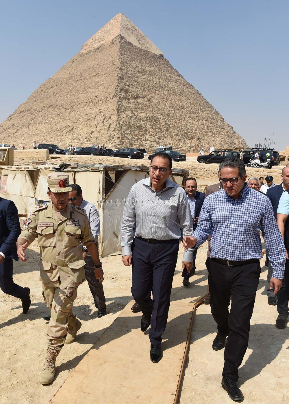 جولة رئيس الوزراء بالمتحف المصري والهرم