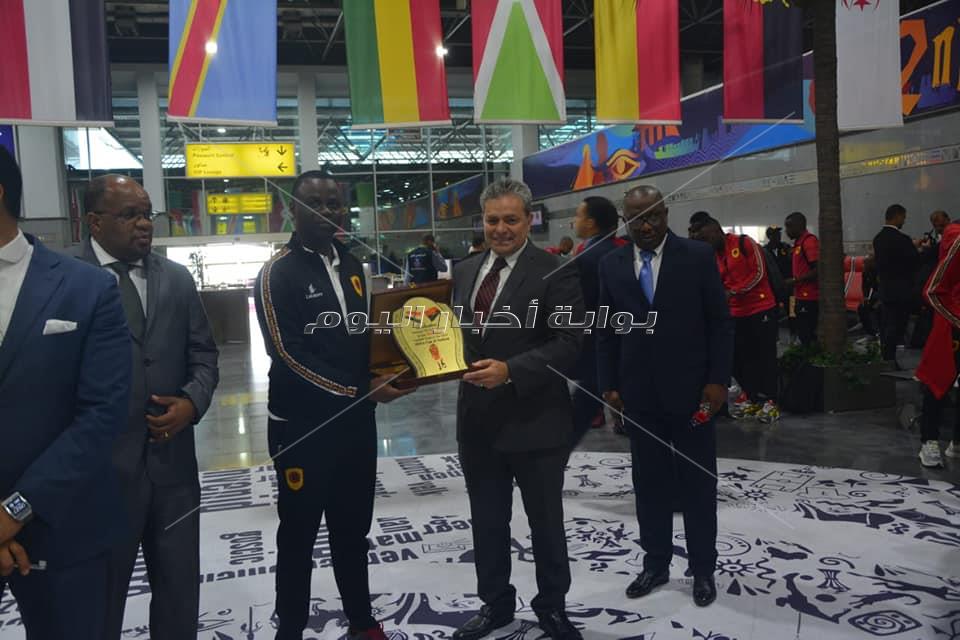 بالصور وصول منتخب انجولا مطار القاهرة استعداداً لبطولة كأس الأمم الأفريقية