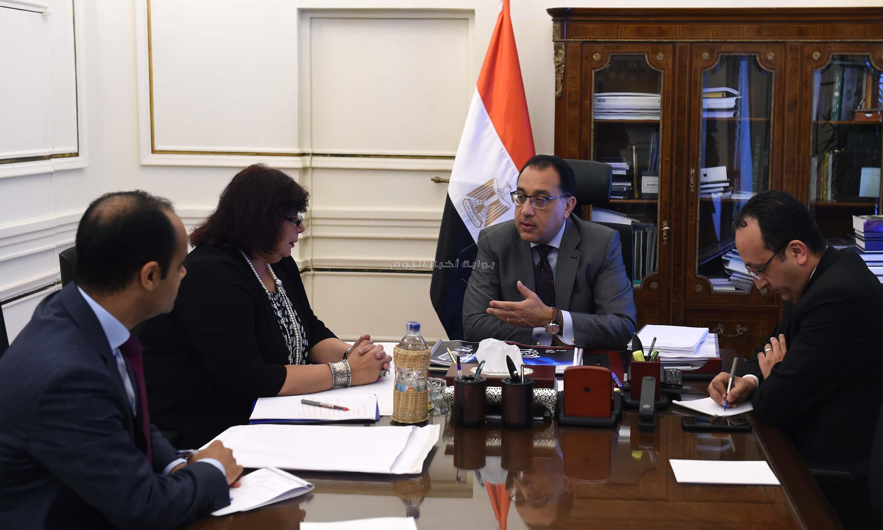 رئيس الوزراء يلتقى وزيرة الثقافة لمتابعة أنشطة الوزارة وجهودها الهادفة لبناء الإنسان المصرى