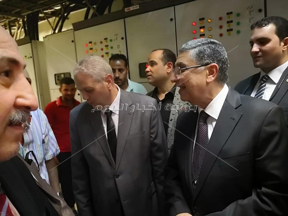 وزير الكهرباء يتفقد استاد القاهرة الدولي