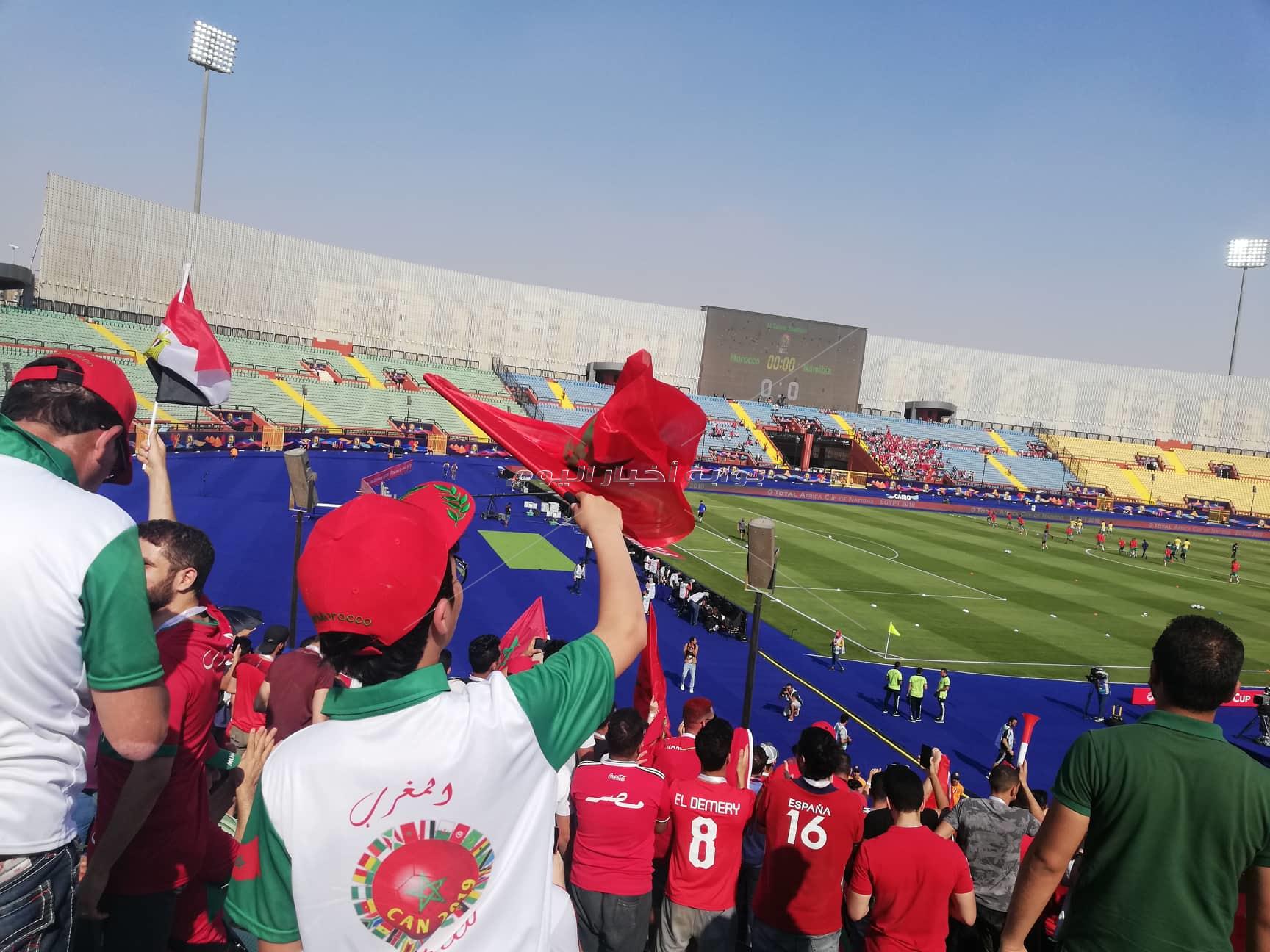 لاعبو المغرب وناميبيا يجرون عمليات الإحماء