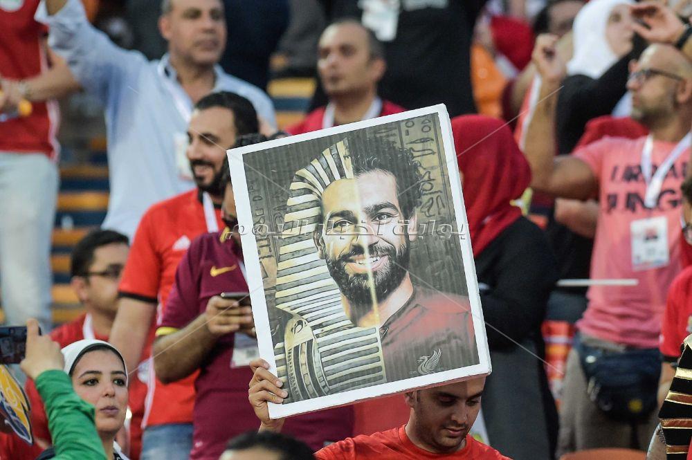 الجماهير المصرية تزين إستاد القاهرة قبل مباراة أوغندا