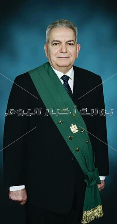 وسام الجمهورية لرئيس محكمة النقض السابق 