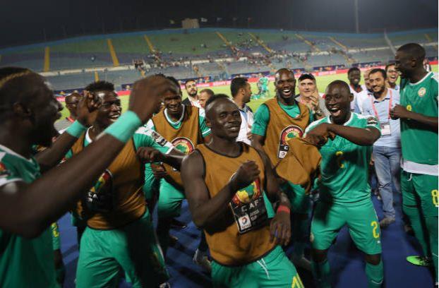 فرحة السنغال بعد نهاية المباراة بالفوز على تونس