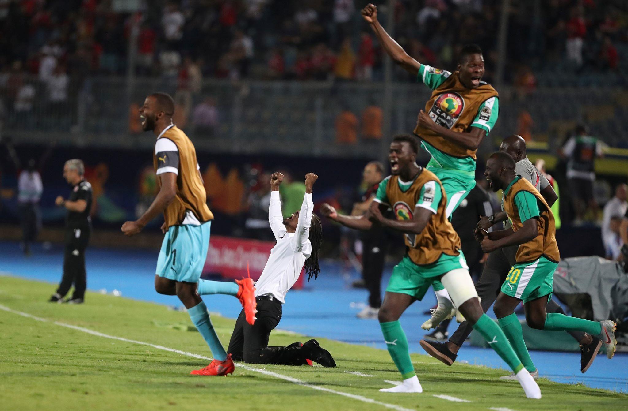 فرحة السنغال بعد نهاية المباراة بالفوز على تونس