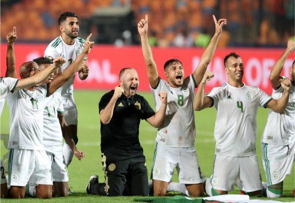 احتفالات الجزائر تشعل استاد القاهرة