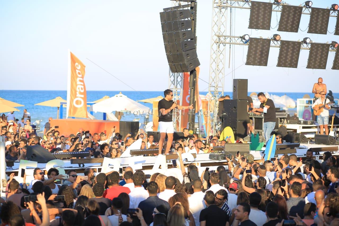 حماقي يُشعل أولى حفلاته لصيف 2019 بـ«الساحل» وسط حضور «كامل العدد»