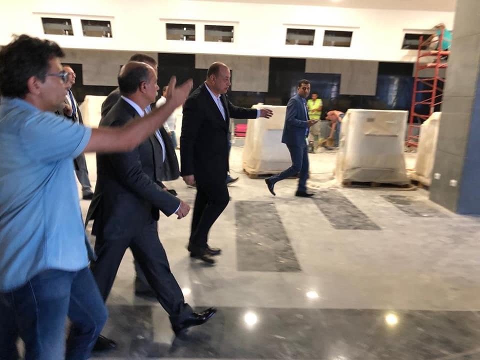 صور وزير الطيران يتفقد الإجراءات الأمنية والأسوار الخارجية وكاميرات المراقبة بمطار شرم الشيخ