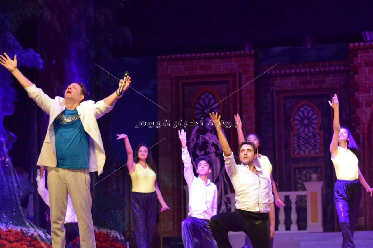 إيمان البحر درويش وشيرين يفتتحان عرض «مكتوبلي أغنيلك» بالإسكندرية