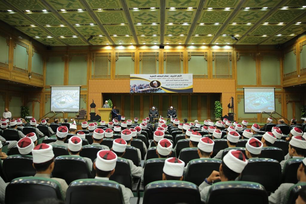 تكريم أوائل طلاب معهد العلوم الإسلامية