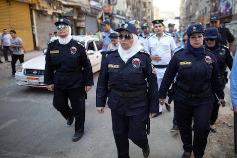 "الشرطة النسائية" السلاح الناعم لضبط الأمن 