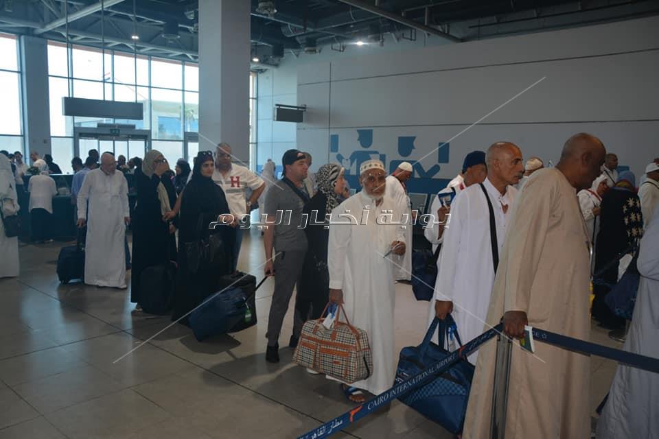  مطار القاهرة يستقيل 900 حاجا من جدة اليوم
