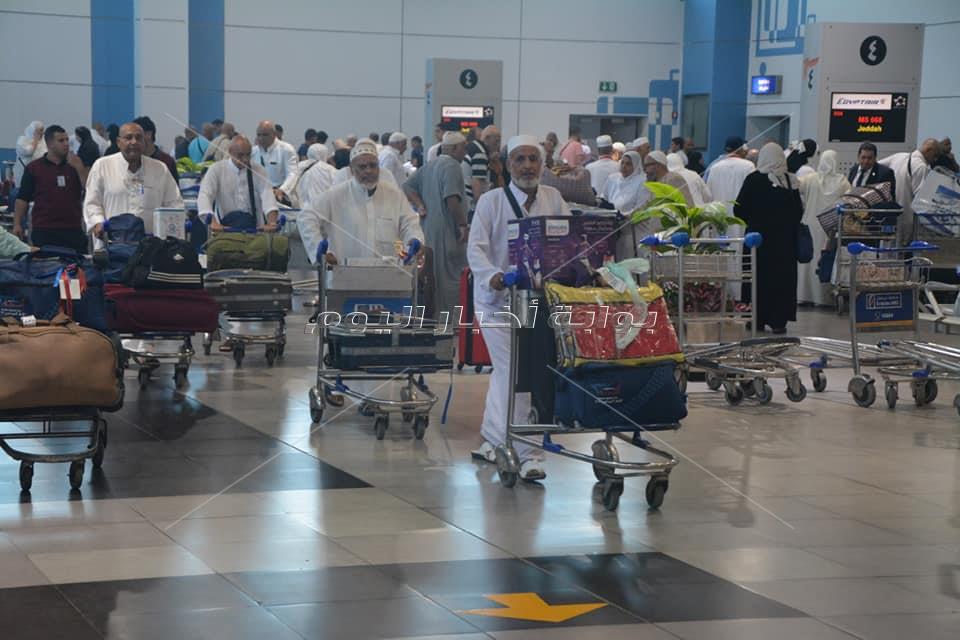  مطار القاهرة يستقيل 900 حاجا من جدة اليوم