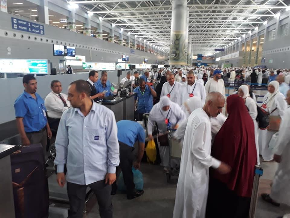 وصول 15000 حاج على مصر للطيران منذ إنطلاق جسر العودة