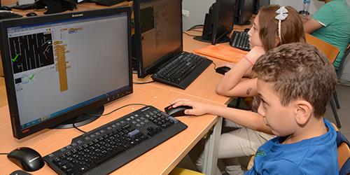 الألمانية بالقاهرة تساهم في تنمية قدرات الأطفال بورش عمل للتقنيات الحاسوبية