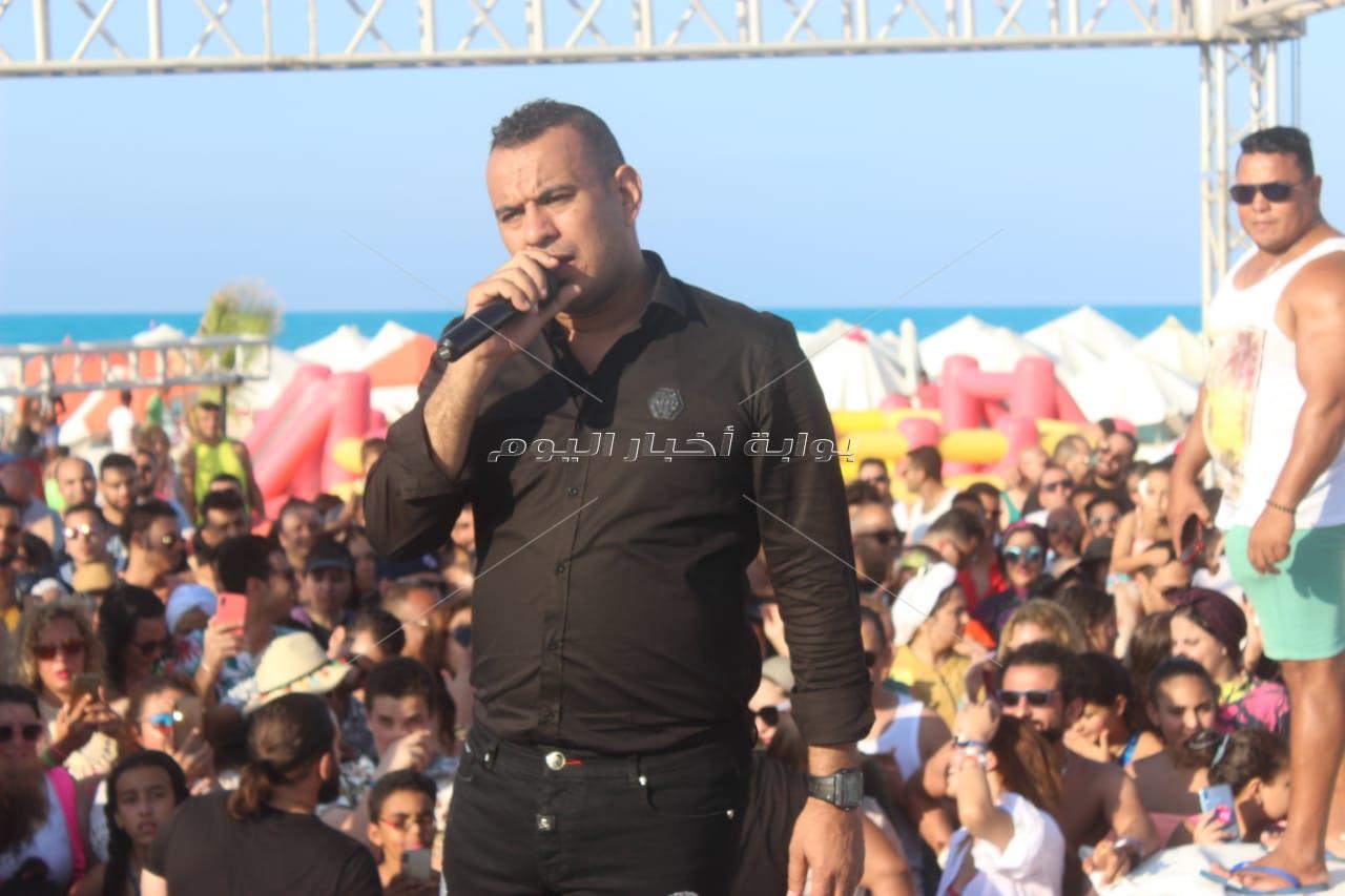 محمود الليثي يُشعل أجواء حفله بـ«الساحل»