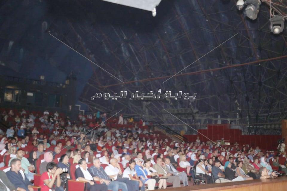 حضور جماهيري كبير على مسرحية إيهاب فهمي «سيرة حب»