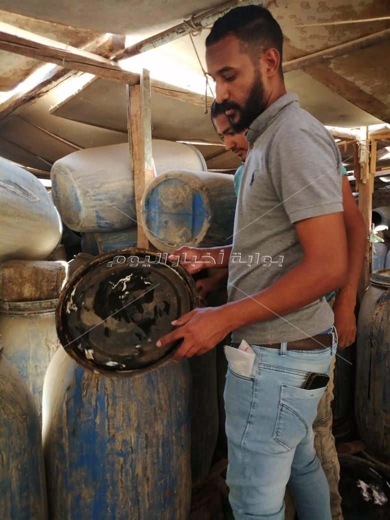 صحة أسوان تضبط 15 طن مخللات فاسدة بمدينة أسوان