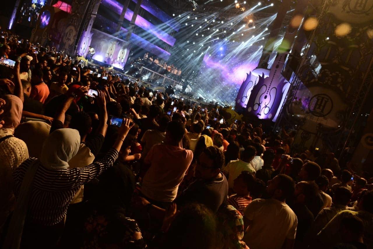 صور| تامر حسني و"Gipsy Kings "يُشعلون ختام حفلات الصيف بالعلمين الجديدة 