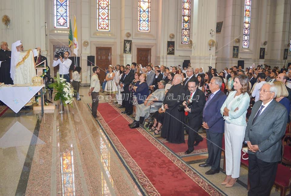 صور| وزيرة الهجرة تشارك في صلوات تجليس وسيامة الأب "هاني باخوم"