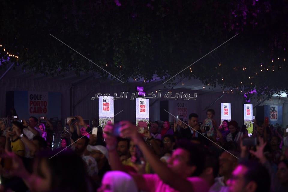عمرو دياب يُشعل حفل جولف بورتو كايرو على أنغام «يوم تلات»