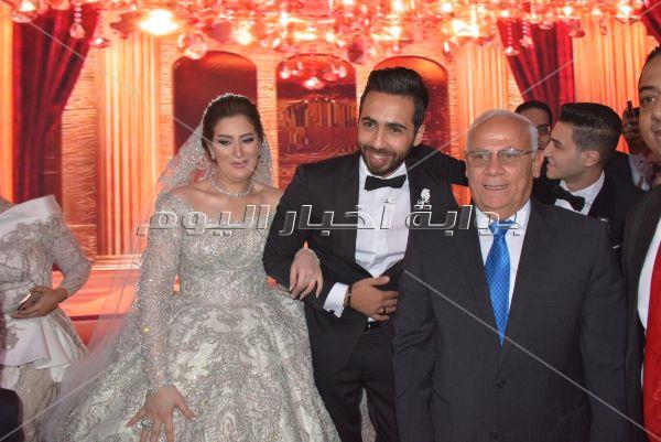 تامر حسني وفؤاد والليثي وأمينة نجوم زفاف «منصور ورغدة»