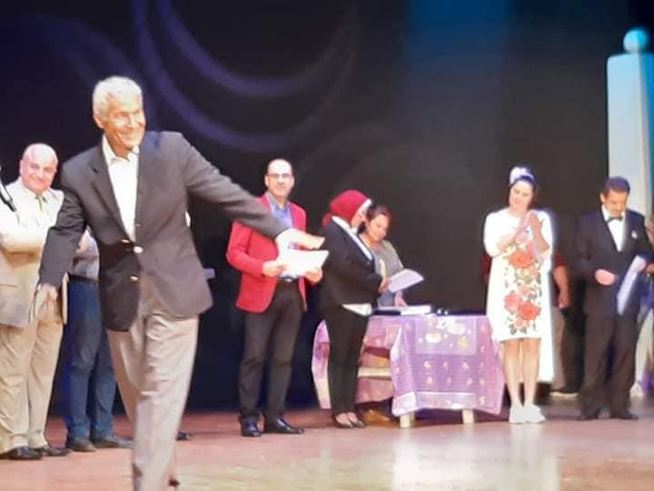 تكريم العاملين بمسرح عبد الوهاب بالأسكندرية وأسرة مسرحية "بحر الهوى"