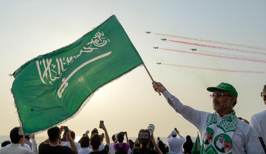 اليوم الوطني الـ89| بالصور .. «الصقور السعودية» تزين سماء المملكة 