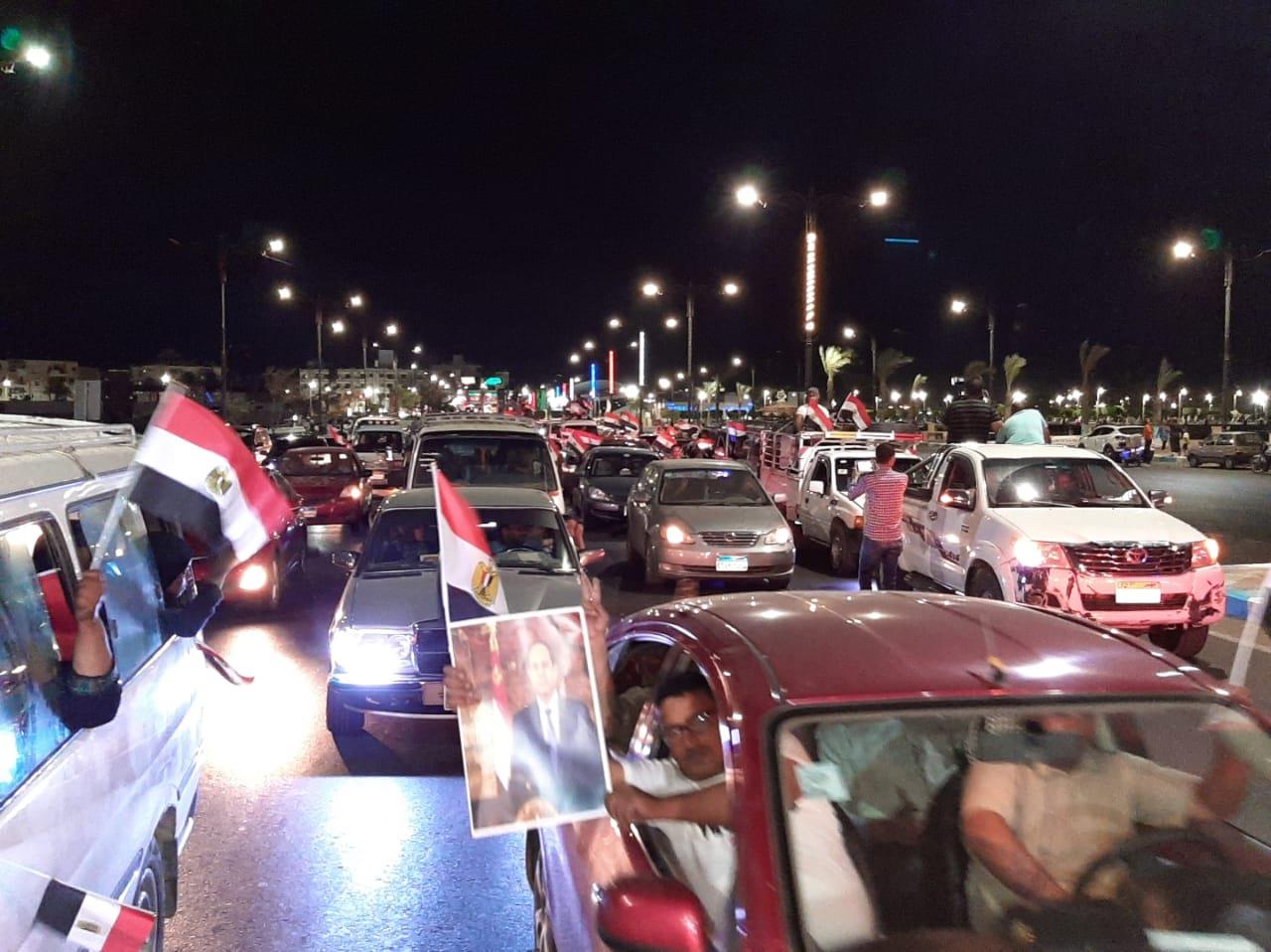 مسيرة بالسيارات في السويس لتأييد الرئيس