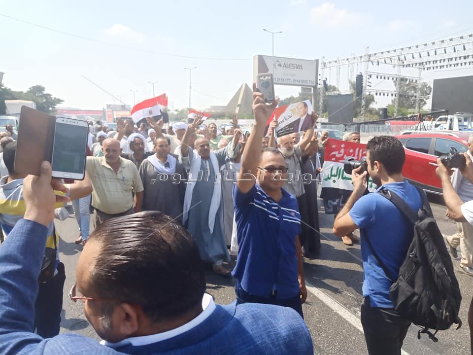 مسيرة حاشدة لتأييد الرئيس السيسي بطريق النصر
