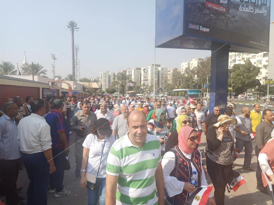  مسيرة بالالاف تنضم للمتظاهرين المنصة لتأييد الرئيس السيسي