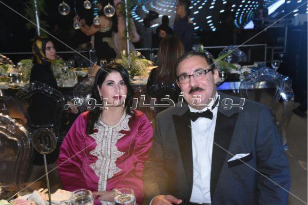 تامر حسني والليثي يحيان زفاف «مازن وآية»