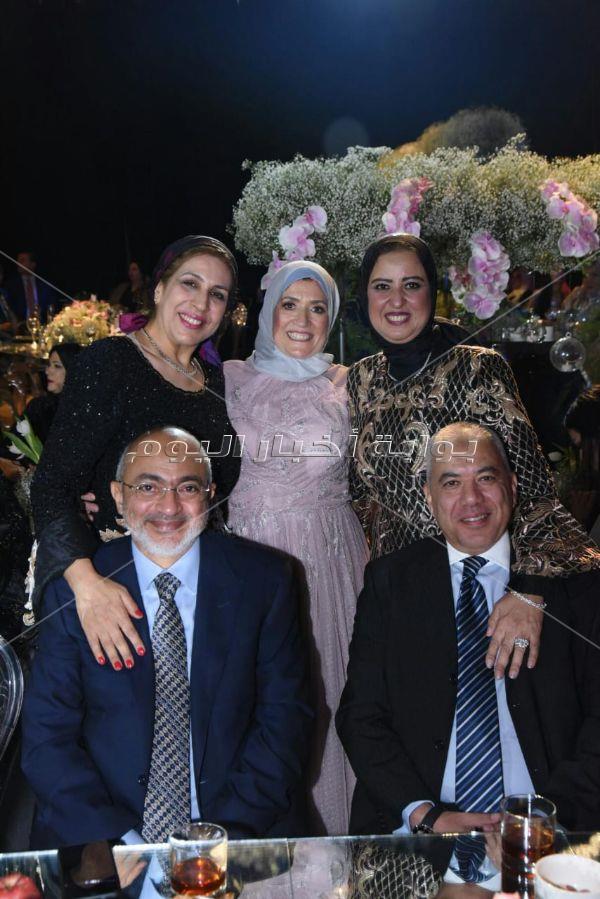 تامر حسني والليثي يحيان زفاف «مازن وآية»