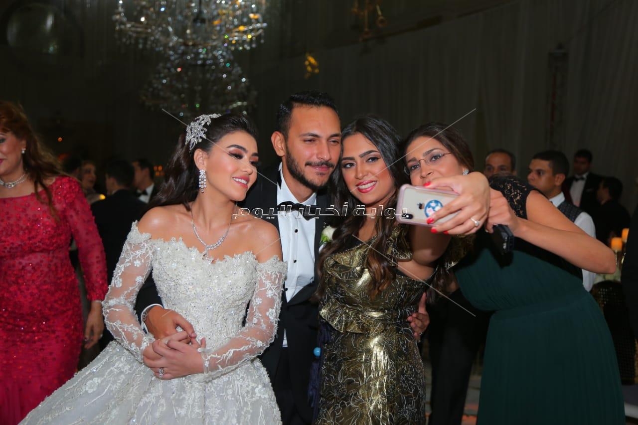 تامر حسني وأحمد عصام يشعلان زفاف «عمرو وشهد» بحضور النجوم