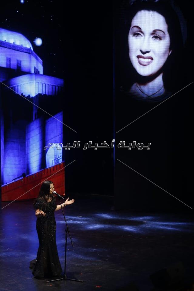  إيمان عبد الغني تغني لشادية وليلي مراد باحتفالية الأوبرا